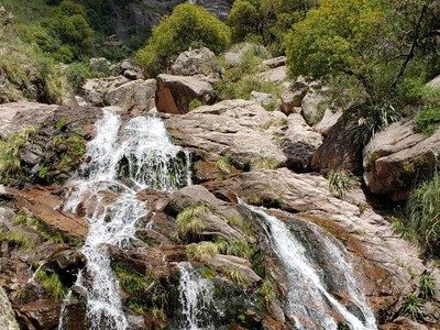 Cascada nacimiento del Río Mina Clavero
